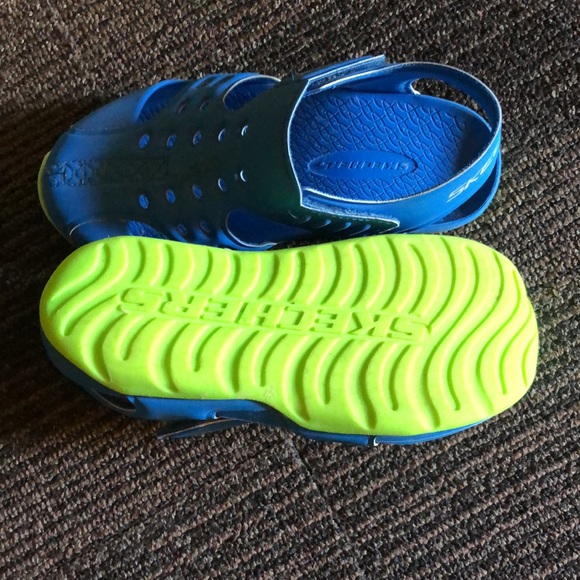 Youth size 1 sandal. - Picture 2 of 2